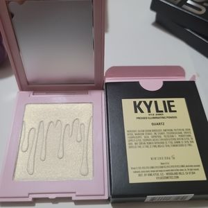 Kylie jenner pressed illuminating powder